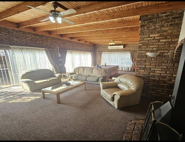 4 BEDROOM HOUSE FOR SALE IN VANDERBIJLPARK SE 3